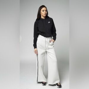 Like new Nike Wide Leg Track women’s Pants